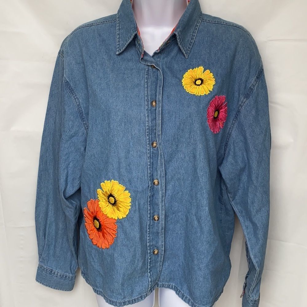 Lighthouse Apparel embroidered button down shirt M